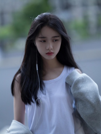 2d发琴乔巴彩绘精美画面